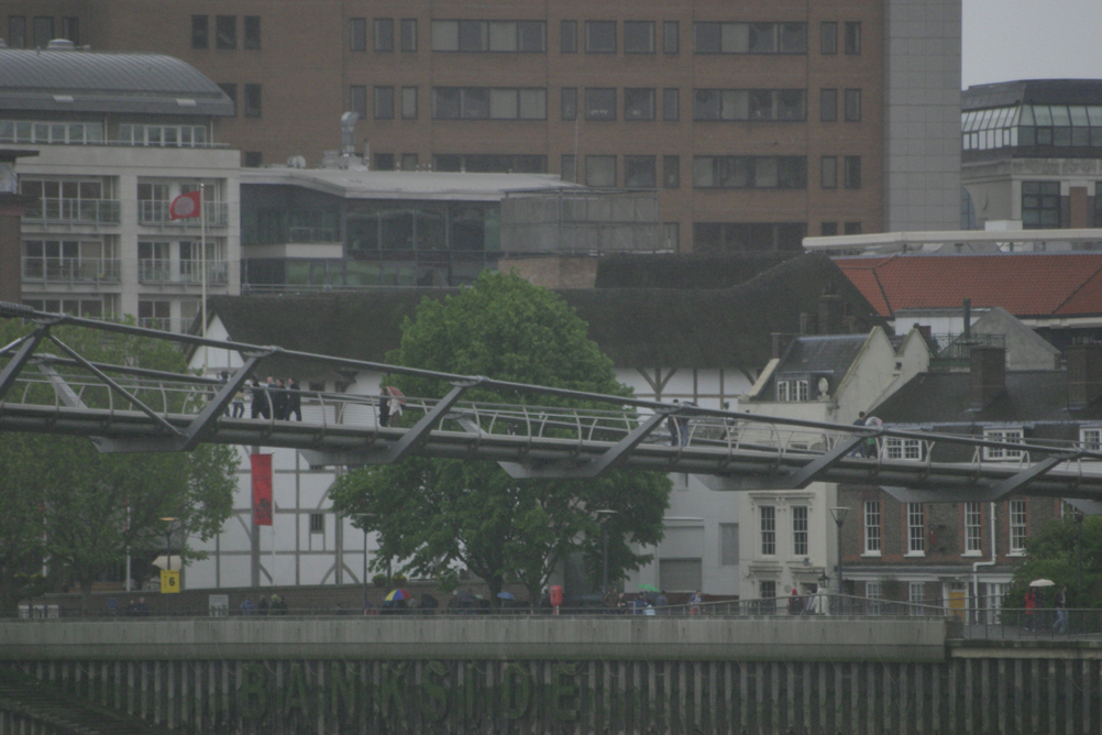 Shakespeares Globe Theatre and the Millennium Bridge.