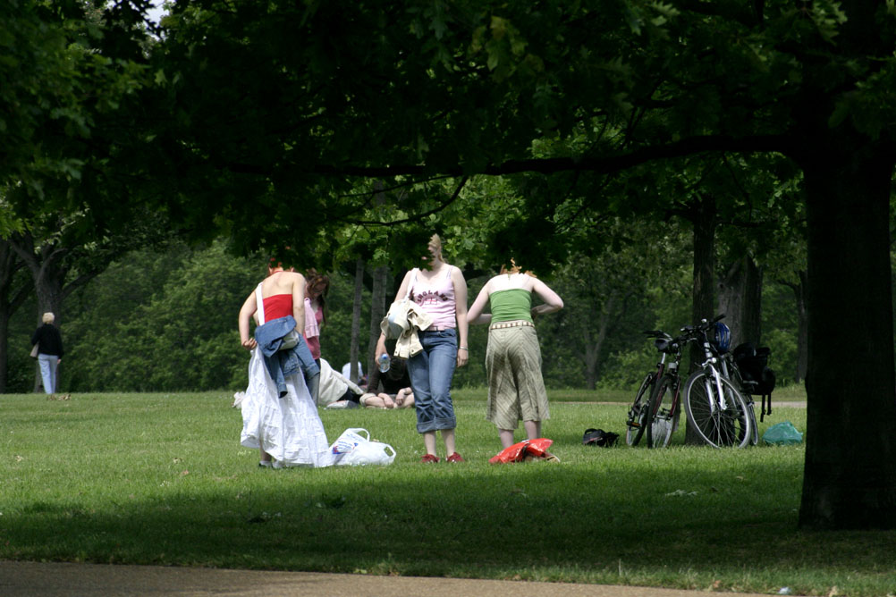 People enjoying the sun in Hyde Park